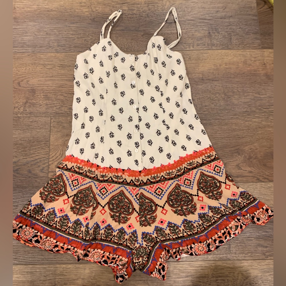 Xhilaration Romper with adjustable straps Size Small